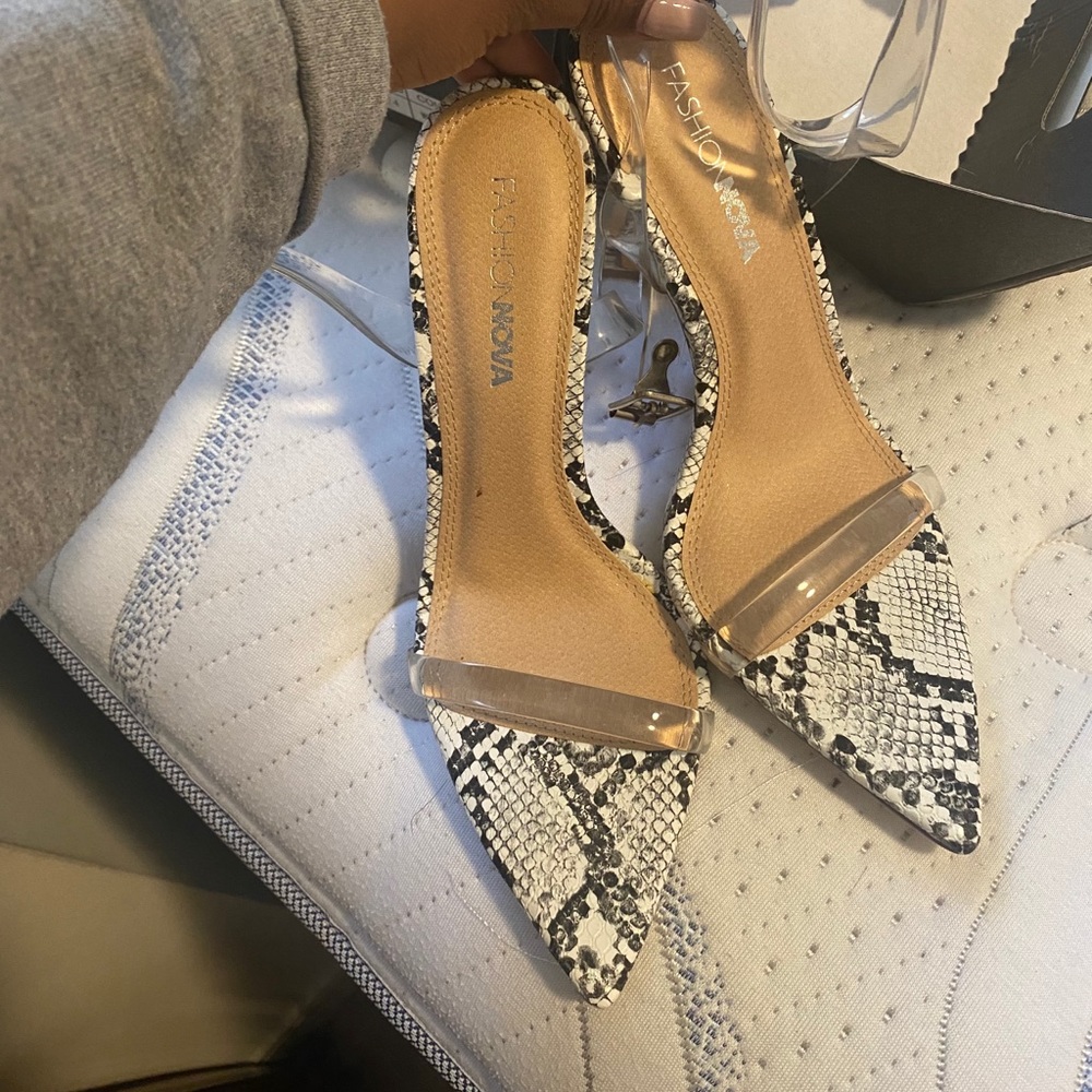Zebra Pointed heels